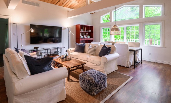 Mont-Tremblant Cabaña | Country Home with Mountain View