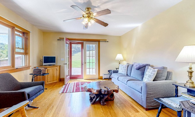 Wardsboro Casa | Country home with gorgeous property, porch & unobstructed mountain view