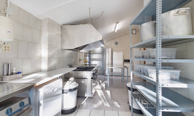 Pi Casa | Casa rural 'Cal Caló' con vistas a la montaña, piscina privada y Wi-Fi