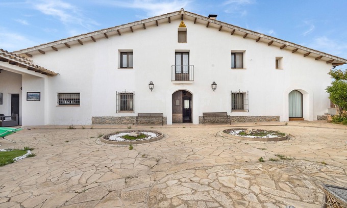 San Martin Sarroca Villa | Casa rural 'Cal Eloi Janet' con vistas a la montaña, piscina privada y Wi-Fi