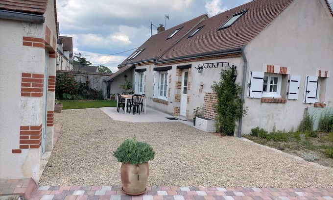 Mezieres-lez-Clery Casa | Country house between loire and sologne