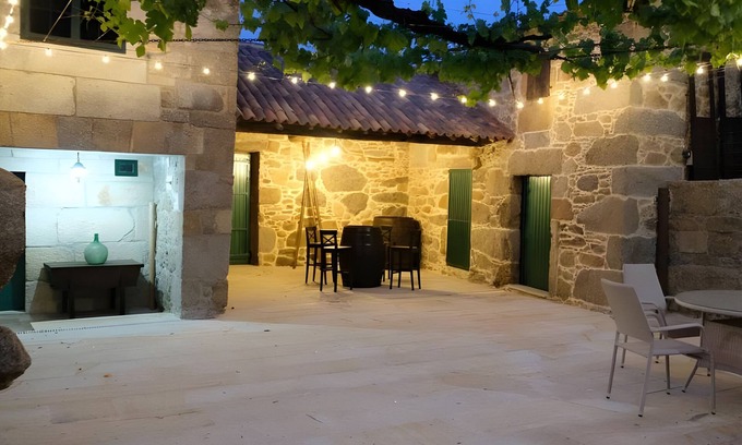 Portas Casa | Casa rural 'A Viña Do Souto' con vistas a la montaña, terraza privada y jardín privado