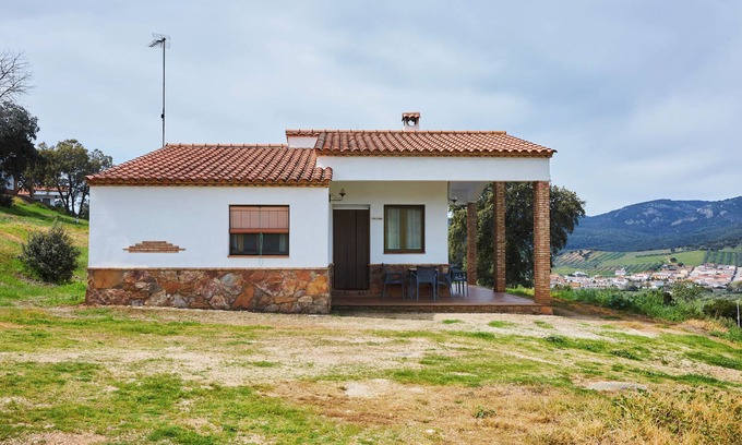 Aldeaquemada Casa | Casa rural 'Casa El Collado' con vistas a la montaña, piscina compartida y aire acondicionado