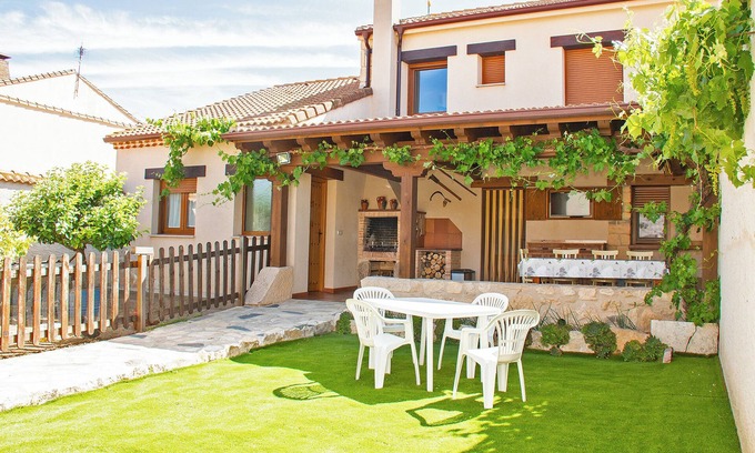 Turegano Casa | Casa rural 'Casa Mariano' con vistas a la montaña, terraza privada y Wi-Fi
