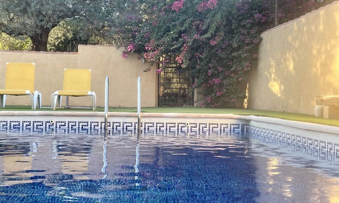 Orgiva Casa | Casa rural 'Cortijo Los Olivos De Orgiva' con vistas a la montaña, Wi-Fi y aire acondicionado