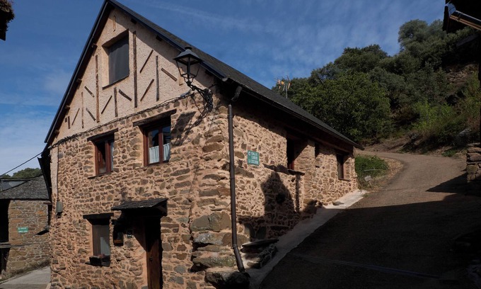 Bembibre Casa | Casa rural 'El Sardón I' con vistas a la montaña, Wi-Fi y aire acondicionado