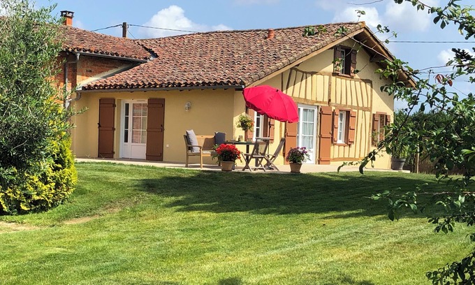 Estang Casa | Country house, enclosed garden.
