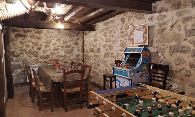 Villar de Corneja Cabaña | ideal familias ,gran jacuzzi,sala de juegos,entorno envidiable,finde inolvidable