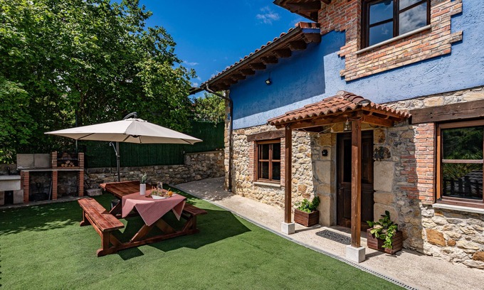 Cangas de Onís Casa | Casa rural 'La Campanona' con vistas a la montaña, terraza privada y Wi-Fi