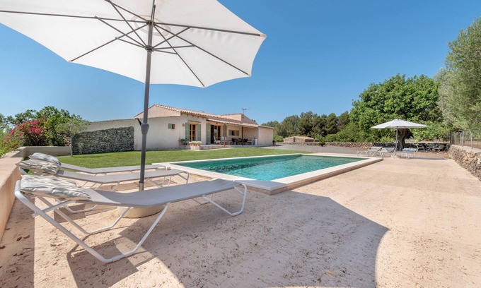 Son Servera Villa | Casa rural 'Laurel' con vistas a la montaña, piscina privada y Wi-Fi