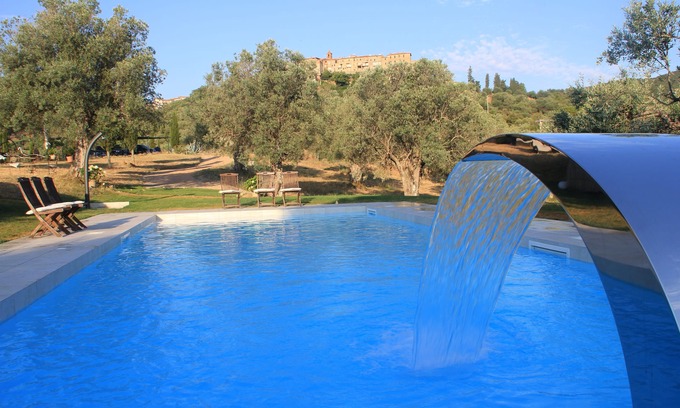 Caldana Casa | Country house, lovingly renovated in the middle of an olive grove with large panoramic pool