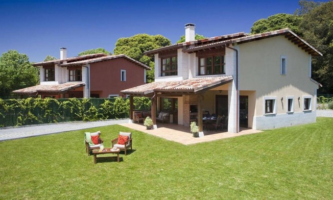Poo Casa | Casa rural 'Playas De Llanes' con jardín privado y Wi-Fi