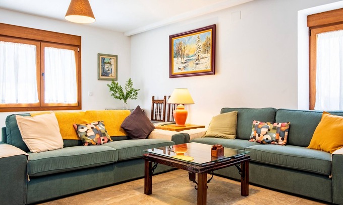 Navaluenga Casa | Casa Rural 'Quercus' con Vista a la Montaña, Wi-Fi y Aire Acondicionado