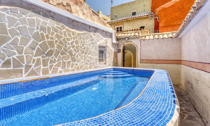 Monovar Casa | Casa rural 'Señores' con vistas a la montaña, piscina privada y Wi-Fi