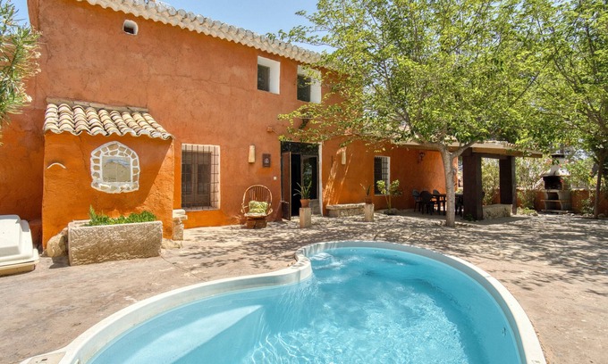 Monovar Casa | Casa rural 'Tia Juana' con vistas a la montaña, piscina privada y Wi-Fi