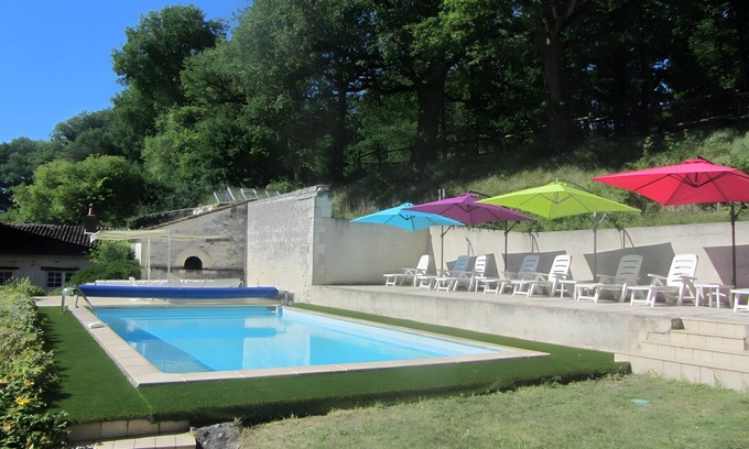 Mondion Casa | Country House 'Vallon' with Shared Pool, Private Terrace and Wi-Fi