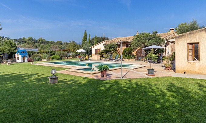 Ullaro Cabaña | Casa de campo con increíble piscina y jardín en un bello entorno rural