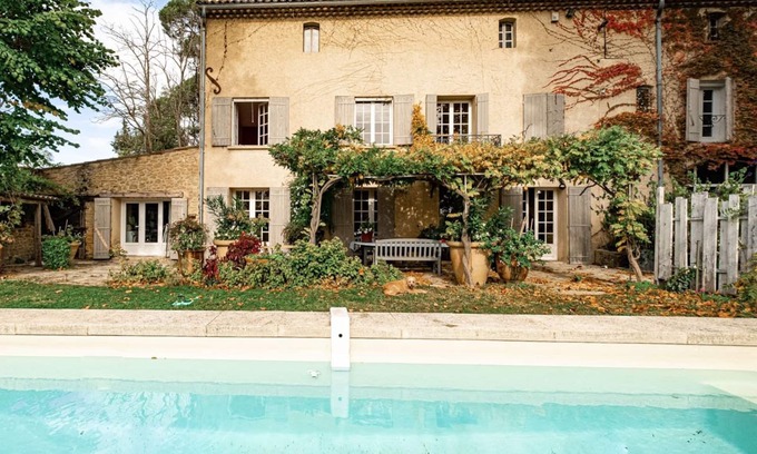 Sarrians Casa | Casa de campo con piscina a los pies del Mont Ventoux, en el corazón de la región vinícola de Vacqueyras.
