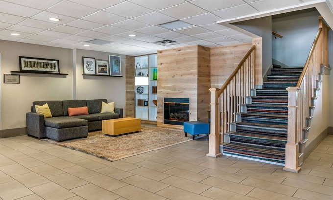 Rossford Hotel | Country Inn & Suites by Radisson, Rossford - Toledo South