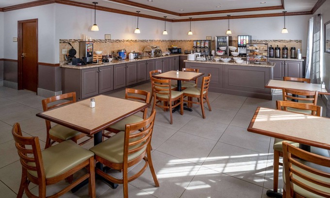 Tad Hotel | Country Inn & Suites by Radisson, Charleston South, WV