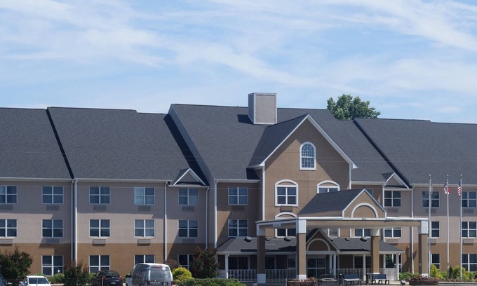 Burlington Hotel | Country Inn & Suites by Radisson, Burlington (Elon), NC