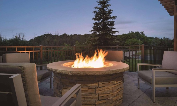 West Bend Hotel | Country Inn & Suites by Radisson, West Bend, WI