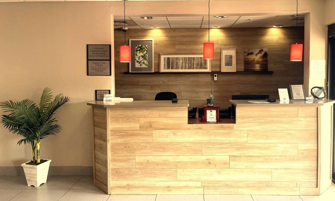 Midway Hotel | Country Inn & Suites by Radisson, Midway - Tallahassee West