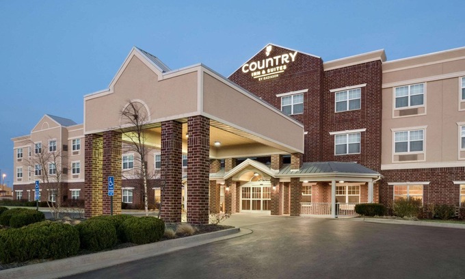 I-435 West KC-KS Hotel | Country Inn & Suites by Radisson, Kansas City at Village West, KS