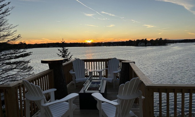 Plainwell Casa | Country lake get away from sunrise to sunset