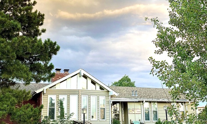 Centennial Apartamento | Country Living Private Apt w/Mini Petting Zoo