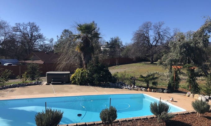 Redding Casa | Country oasis with shared swimming pool & hot tub, back yard/deck