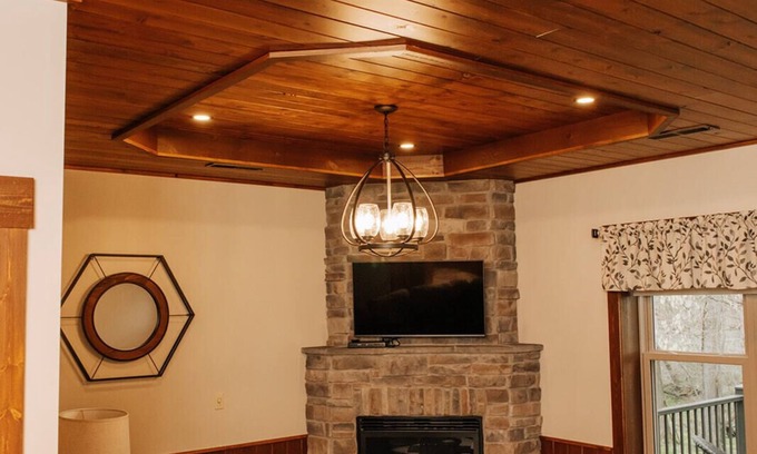Dundee Cabina | Country Roads Suite: Luxury Suite in Amish Country, Ohio