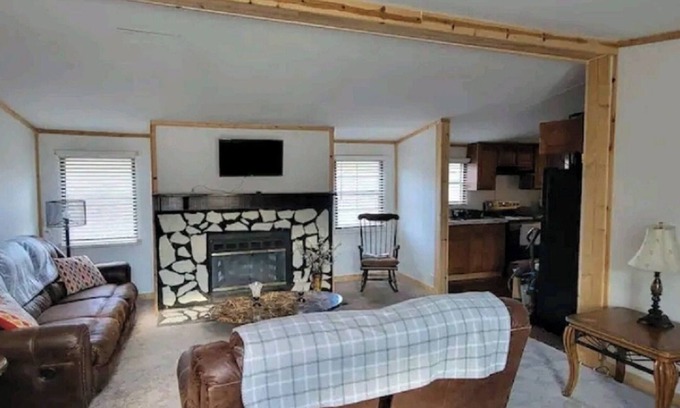 Caroleen Casa | Country Setting 30mins Shelby, 27mins Tryon Equestrian, 10mins Forest City