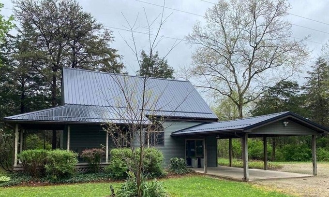 Cynthiana Casa | Country- setting Cabin- near Longs Retreat