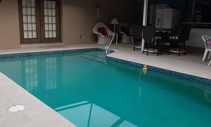 Central Naples Apartamento | Country setting only 10 minutes to Downtown.