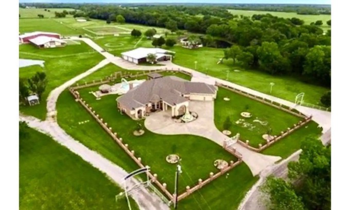 Gober Casa | Country Side Spacious ranch home