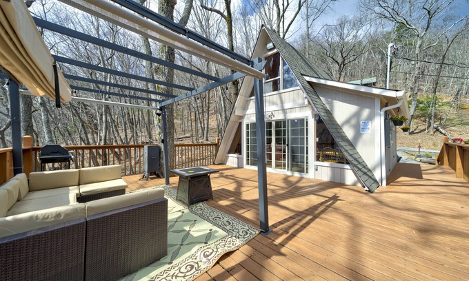 Tate Casa | Countryside A-frame with alfresco deck & amazing views