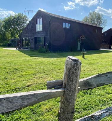 Abbess Roding Casa | Countryside Barn Close to Kent Vineyards