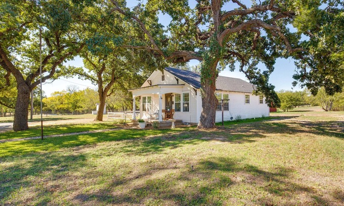 Decatur Cabaña | Countryside Cottage w/ Fenced Yard in Decatur!