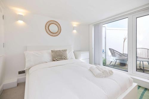 Tadworth Apartamento | Countryside Edge Flat - Split-level Tadworth flat