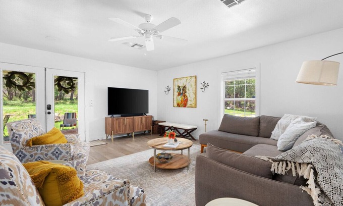Dripping Springs Casa | Countryside Escape: a country living experience