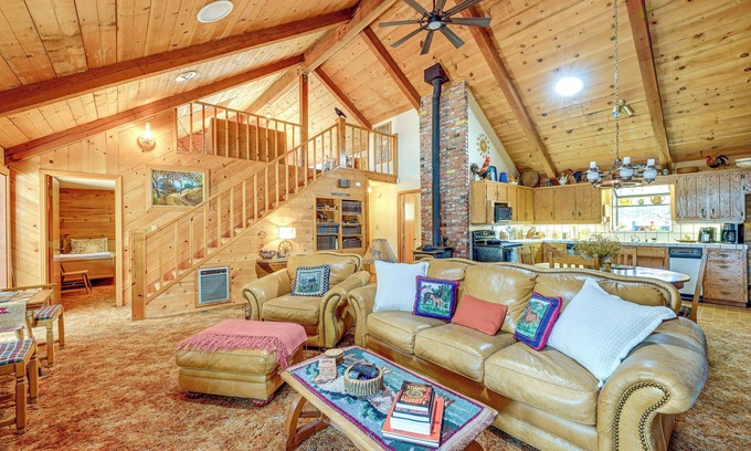 Badger Cabina | Countryside Views: Family-Friendly Badger Cabin
