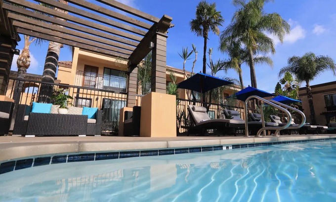 Harbor Hotel | Couple Retreat Near Long Beach Cruise Terminal | Hotel w/ Heated Pool