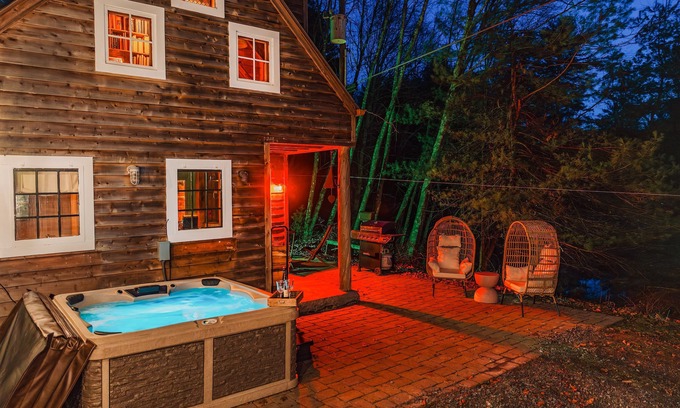 Layton Cabina | Couple's Serenity Cabin * Hot Tub *Lake