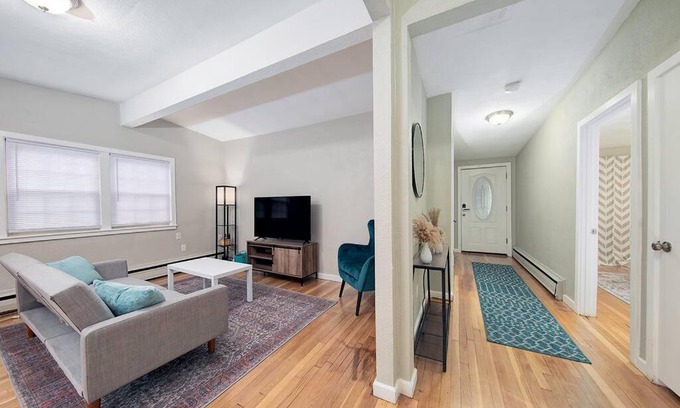 Marblehead Apartamento | Couples and beach lovers meet your needs in one location