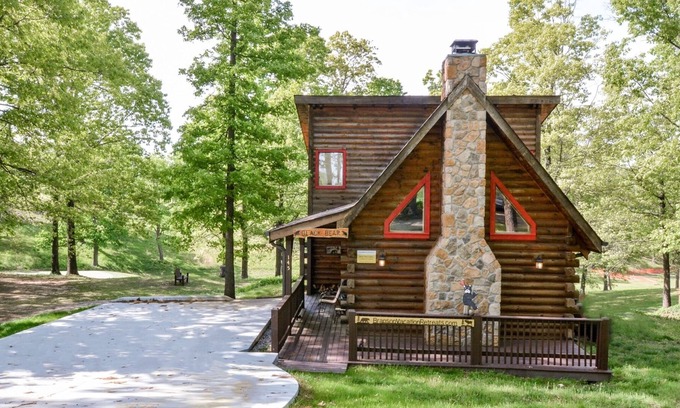 Branson Cedars Cabina | Romántico - Escapada perfecta para parejas - Bañera de hidromasaje - Chimenea