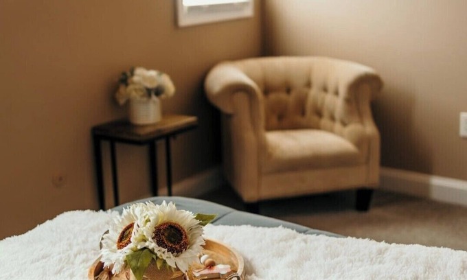 Merrillville Casa | Couples Getaway - Guesthouse/ In-Law Suite with Jacuzzi/Sauna/Pool