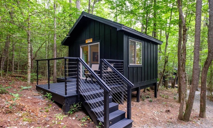 Balsam Grove Cabina | Couples’ Glamping Cabin - Bearly Behaving