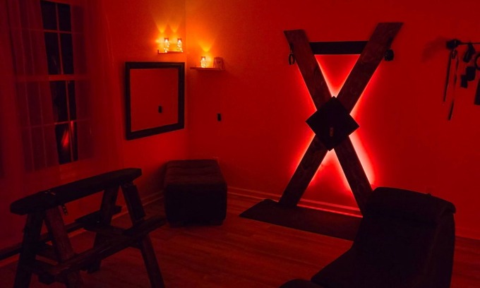 Dahlonega Cabina | Couples Playroom in Dahlonega