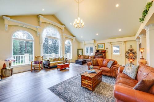 Libby Casa | Couples Retreat Lake Access and Walk to Happys Inn